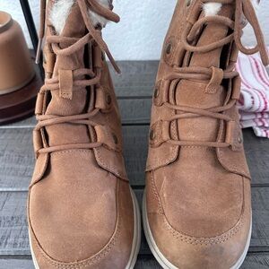 SOREL EXPLORER JOAN 224 CAMEL BROWN, ANCIENT FOSSI